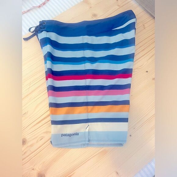 PATAGONIA Mens Size 28 striped swimming trunks.  In mint condition.  No flaws - Picture 5 of 6